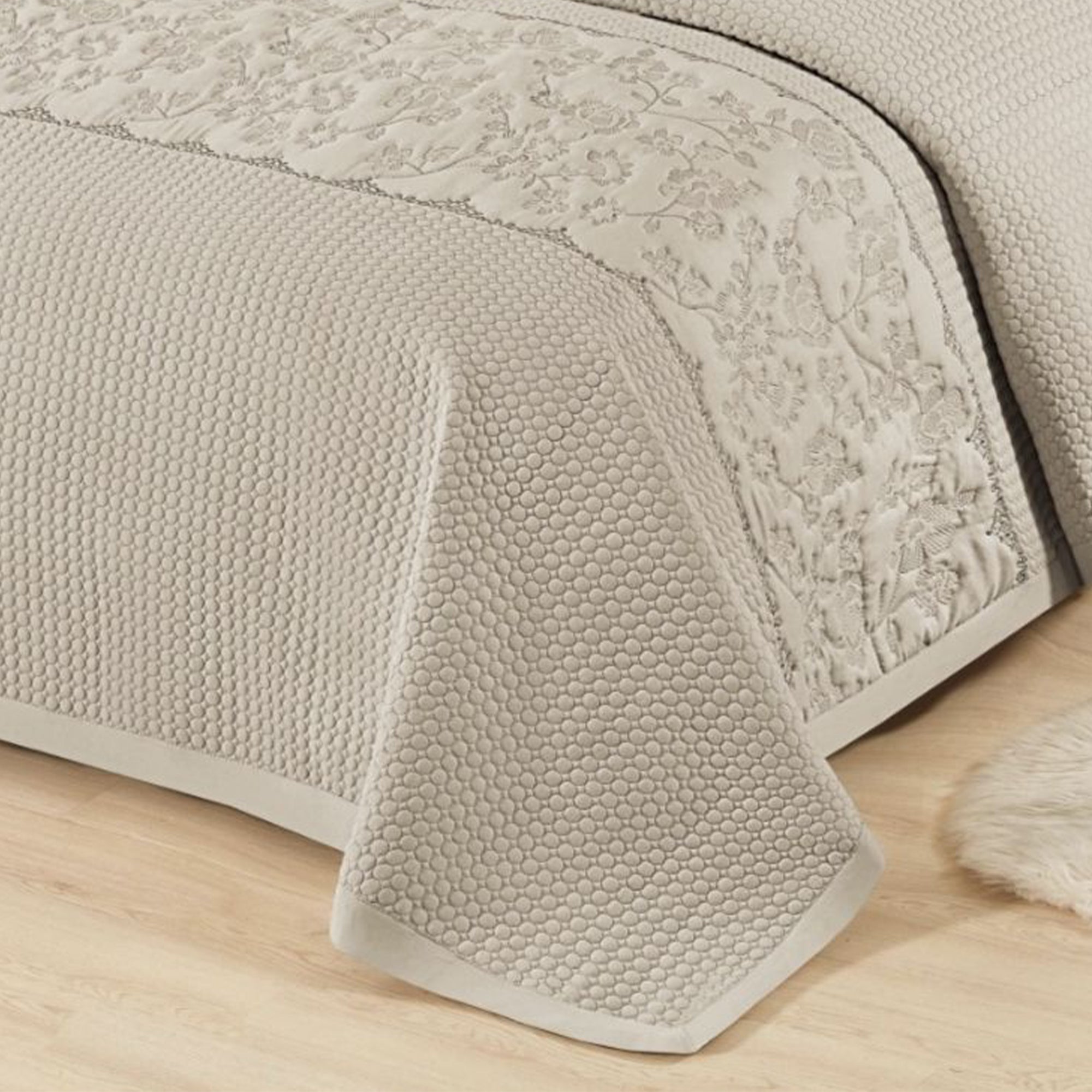 Gracie Champagne Whisper Bed Cover Set – 4 Pieces