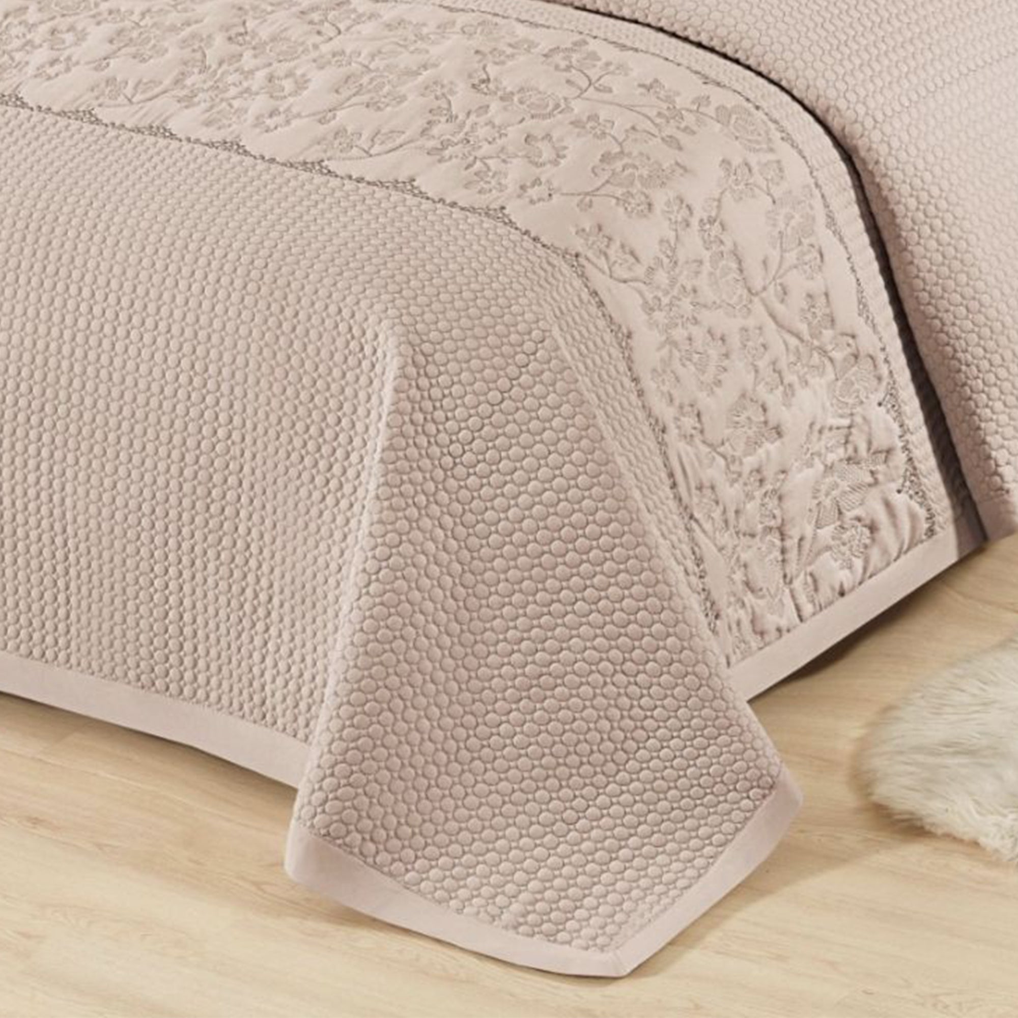 Gracie Champagne Pearl Bed Cover Set – 4 Pieces