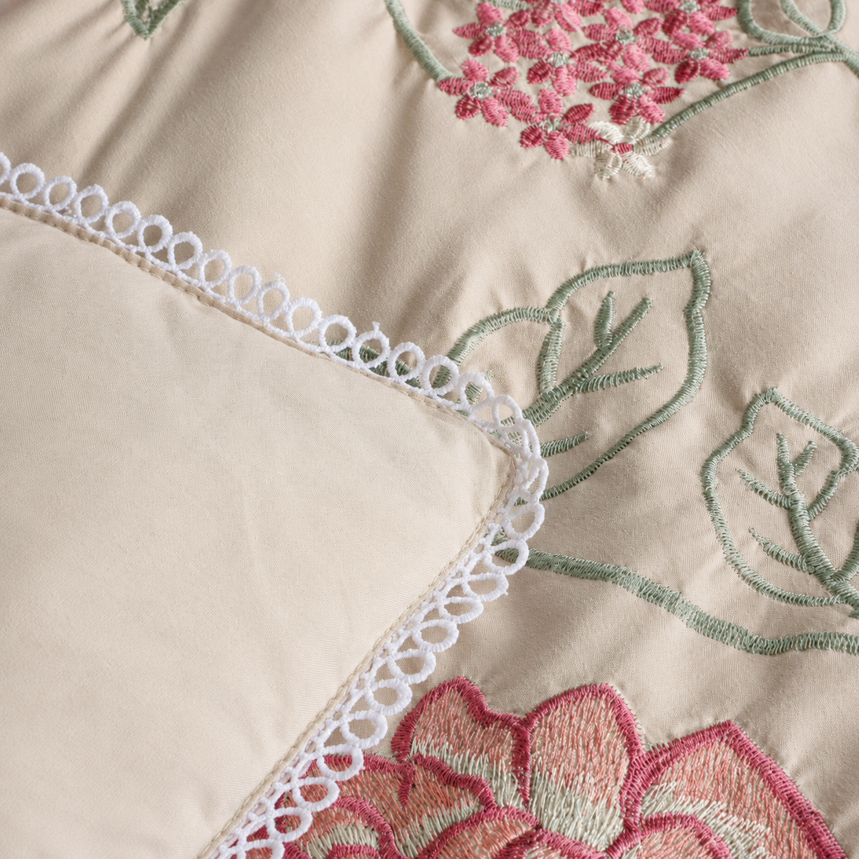 Ivory Bloom Smooth Cotton Fabric 4 Piece Bedding Set