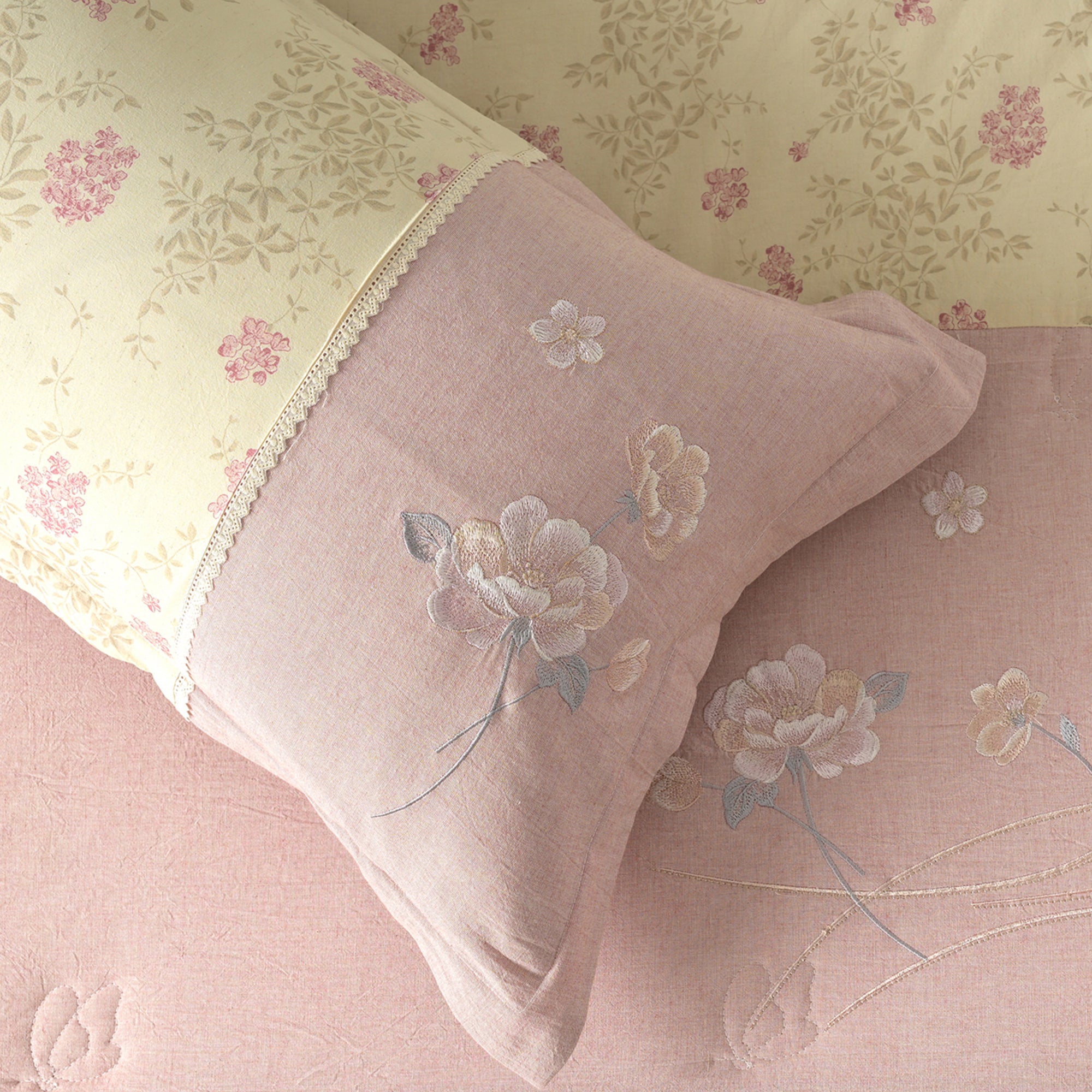 Cristiano Pink Meadow 4 Piece Bedding Set