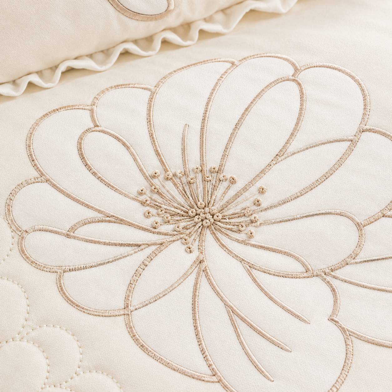 Pearl Elegance Embroidered 6 Piece Bedding Set